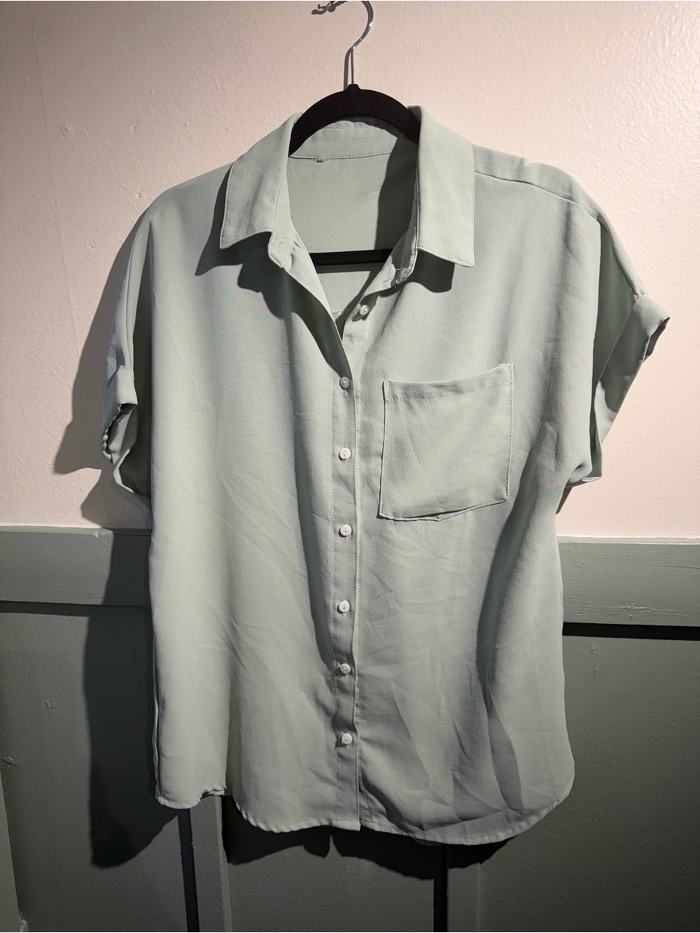 Women’s Casual Short-Sleeve Button-Up Shirt in Pale Mint